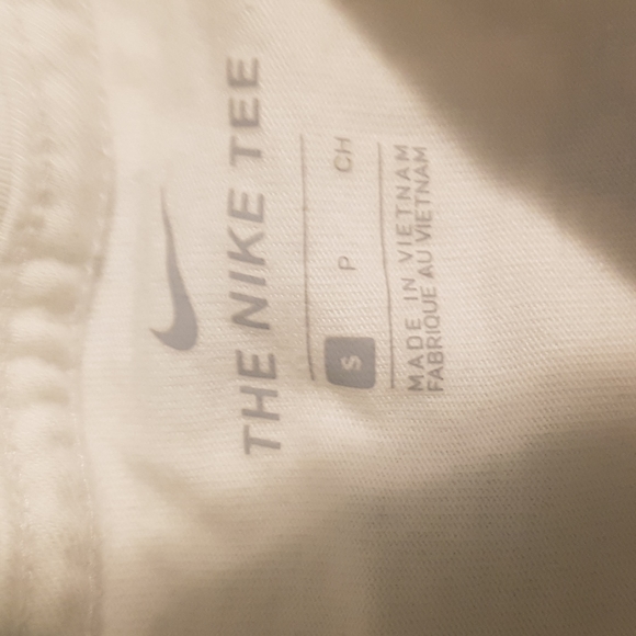 Nike top - Picture 2 of 3